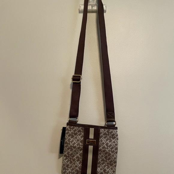 NWT Tommy Hilfiger Crossbody bag - Picture 2 of 9